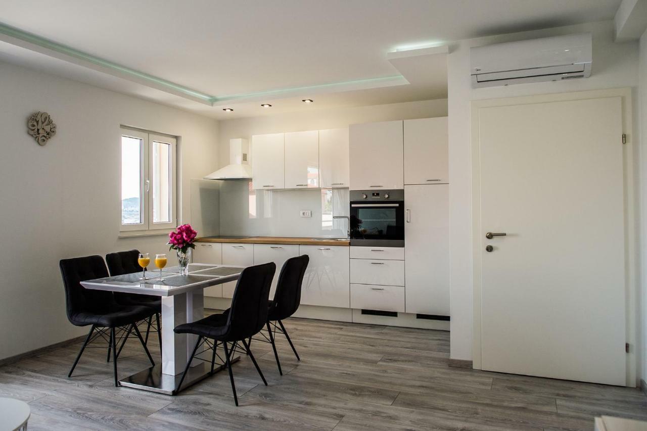 Solin Apartments Praetorium Exterior photo